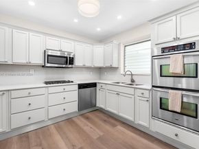 427 W 43rd St, Miami Beach FL 33140