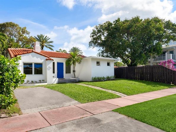427 W 43rd St, Miami Beach FL 33140