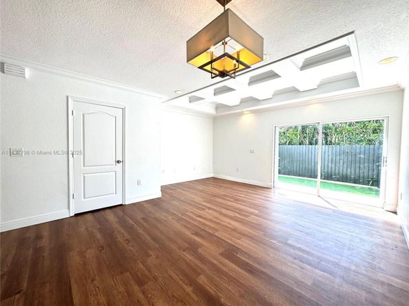 11667 NE 18th Dr 11667, North Miami FL 33181