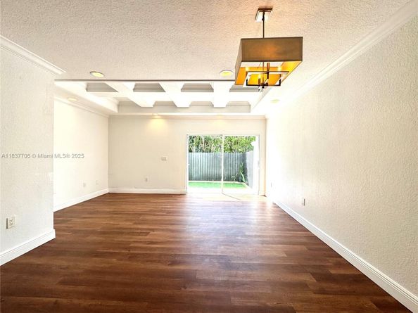11667 NE 18th Dr 11667, North Miami FL 33181