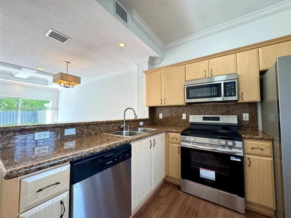 11667 NE 18th Dr 11667, North Miami FL 33181