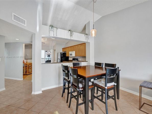 7331 S Devon Dr 215, Tamarac FL 33321