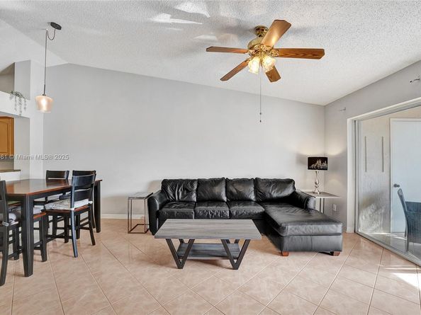 7331 S Devon Dr 215, Tamarac FL 33321