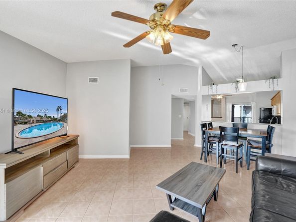 7331 S Devon Dr 215, Tamarac FL 33321