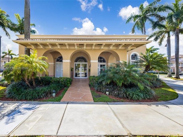 9000 W Flagler St 7, Miami FL 33174