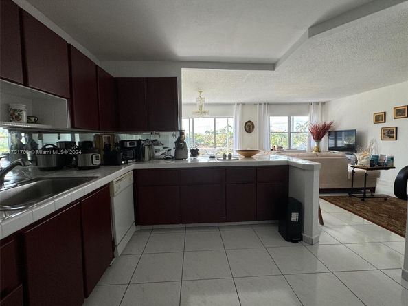 200 diplomat 333, Hallandale Beach FL 33009