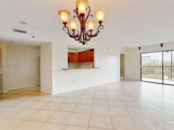 2334 S Cypress Bend Dr 504, Pompano Beach FL 33069