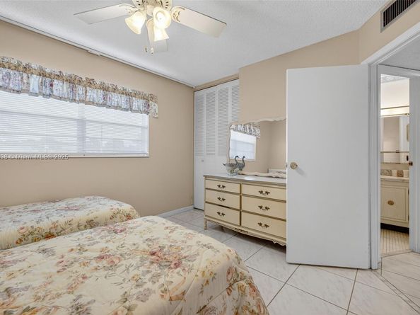 4706 NW 36th St 402, Lauderdale Lakes FL 33319