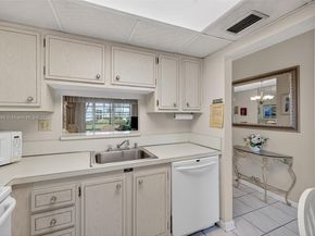 4706 NW 36th St 402, Lauderdale Lakes FL 33319
