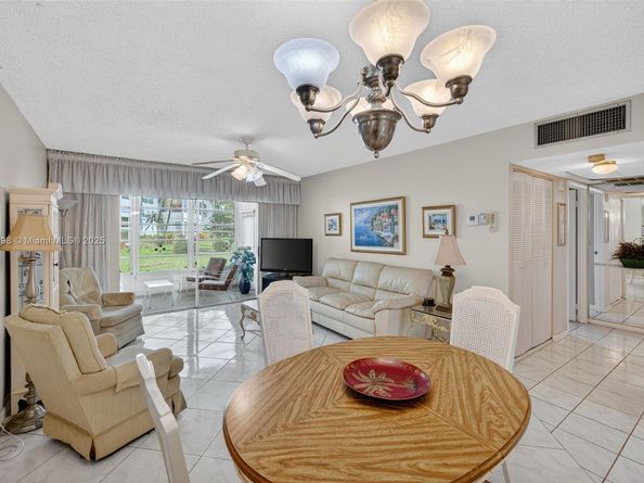 4706 NW 36th St 402, Lauderdale Lakes FL 33319