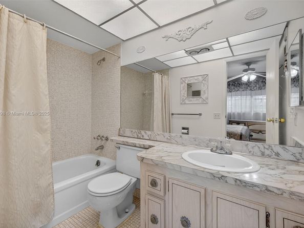 4706 NW 36th St 402, Lauderdale Lakes FL 33319