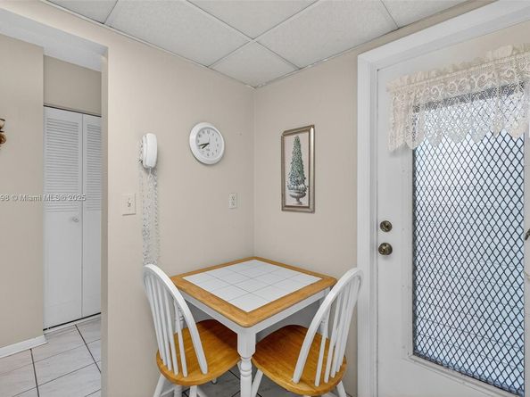 4706 NW 36th St 402, Lauderdale Lakes FL 33319