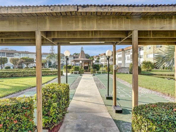 4706 NW 36th St 402, Lauderdale Lakes FL 33319