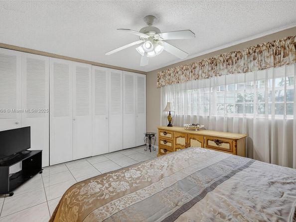 4706 NW 36th St 402, Lauderdale Lakes FL 33319