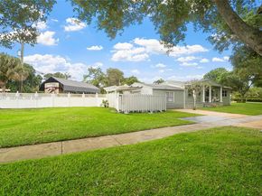 899 E Country Club Cir, Plantation FL 33317