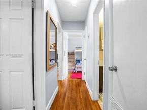 899 E Country Club Cir, Plantation FL 33317