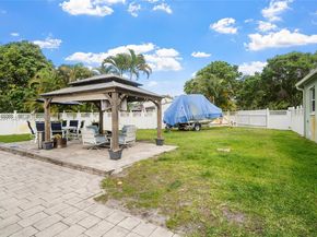 899 E Country Club Cir, Plantation FL 33317