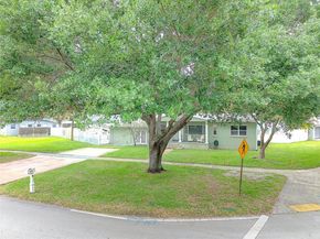 899 E Country Club Cir, Plantation FL 33317
