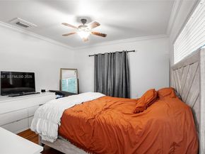 899 E Country Club Cir, Plantation FL 33317