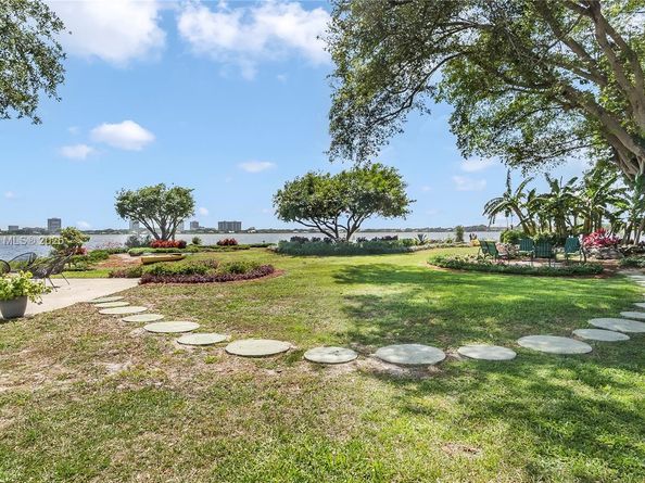 1524 39th St, West Palm Beach FL 33407