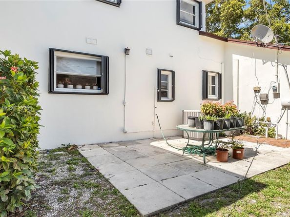 1524 39th St, West Palm Beach FL 33407