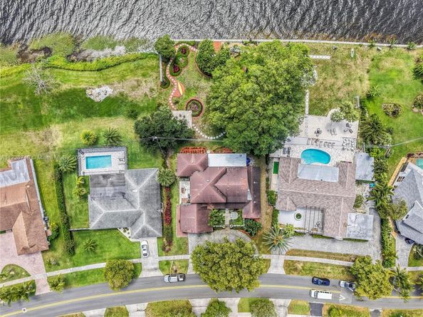 1524 39th St, West Palm Beach FL 33407