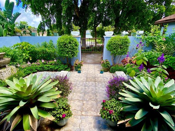 1524 39th St, West Palm Beach FL 33407