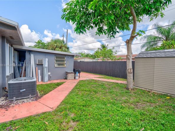 1631 NE 32nd St, Pompano Beach FL 33064