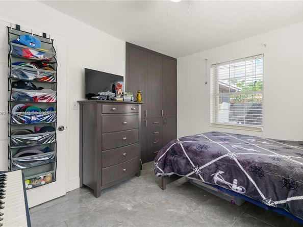 1631 NE 32nd St, Pompano Beach FL 33064