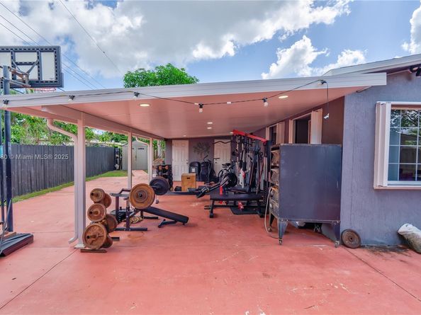 1631 NE 32nd St, Pompano Beach FL 33064