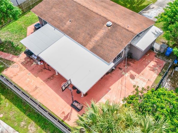 1631 NE 32nd St, Pompano Beach FL 33064