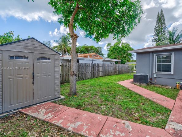 1631 NE 32nd St, Pompano Beach FL 33064