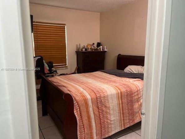 1025 Selkirk St, West Palm Beach FL 33405