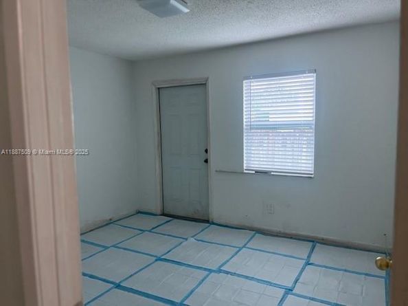 1025 Selkirk St, West Palm Beach FL 33405