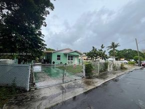 1025 Selkirk St, West Palm Beach FL 33405