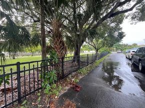 1025 Selkirk St, West Palm Beach FL 33405