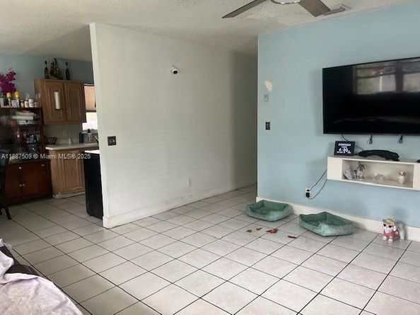 1025 Selkirk St, West Palm Beach FL 33405