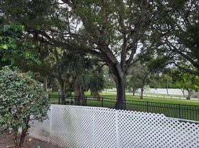 1025 Selkirk St, West Palm Beach FL 33405