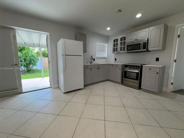 433 SW 28th Ave, Fort Lauderdale FL 33312
