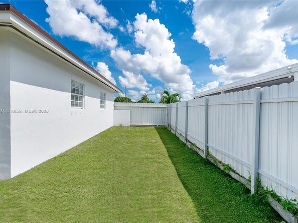 5420 NW 182nd St, Miami Gardens FL 33055