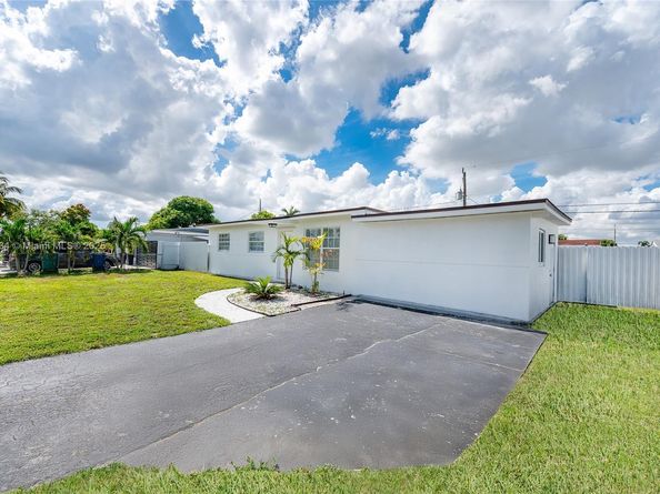 5420 NW 182nd St, Miami Gardens FL 33055