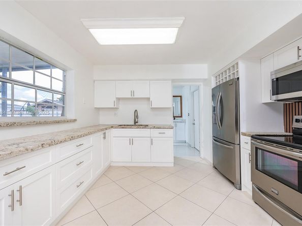 5420 NW 182nd St, Miami Gardens FL 33055