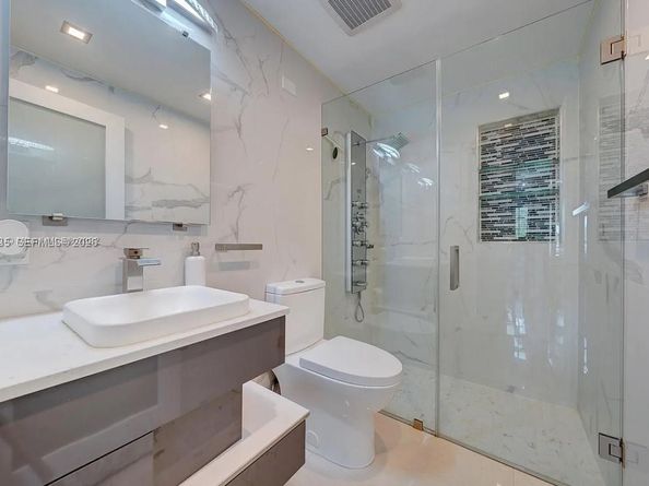 801 E 16th Pl, Hialeah FL 33010