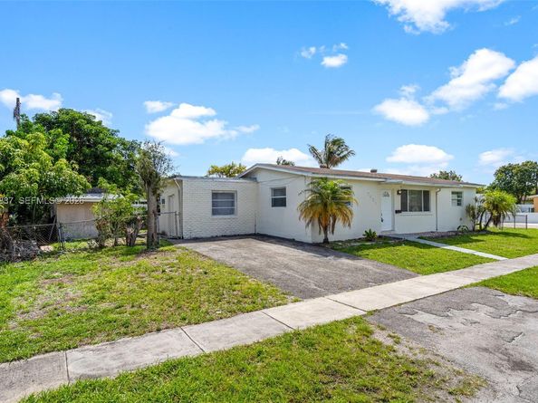 7491 Hope St, Hollywood FL 33024