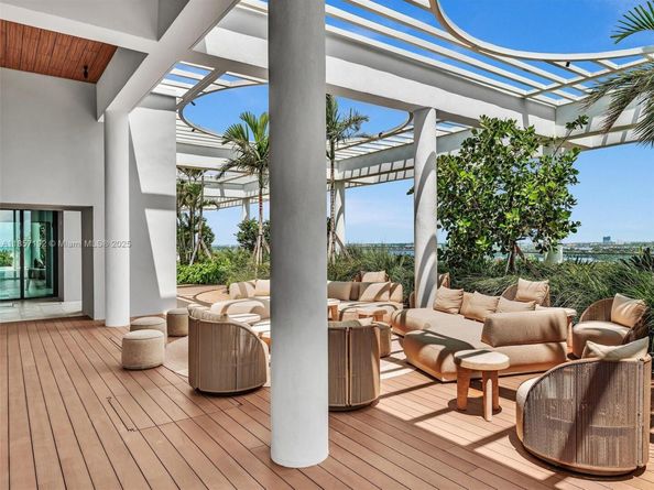 580 72nd St 806, Miami Beach FL 33141