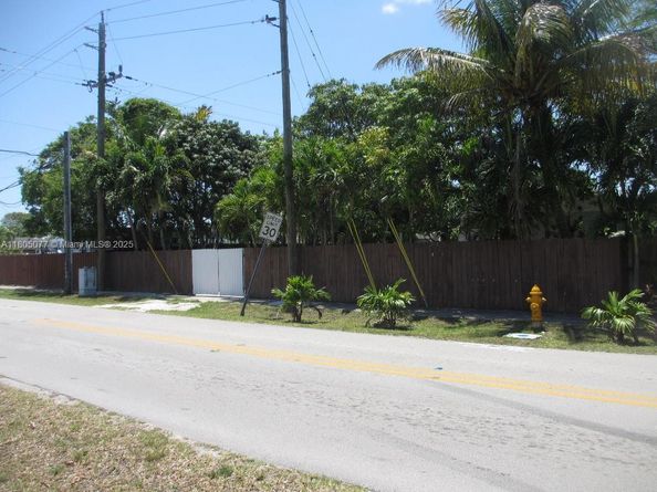 9900 SW 164th Ter, Miami FL 33157