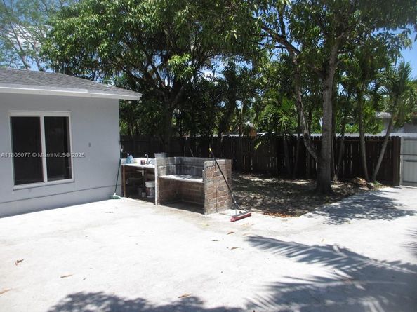 9900 SW 164th Ter, Miami FL 33157