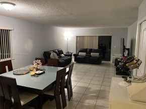 419 Lakeview Dr 201, Weston FL 33326