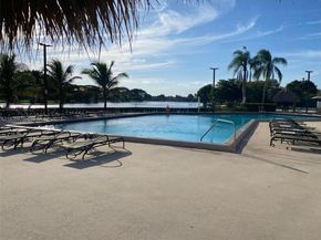 419 Lakeview Dr 201, Weston FL 33326