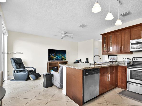8713 NW 6th Ct, Coral Springs FL 33071